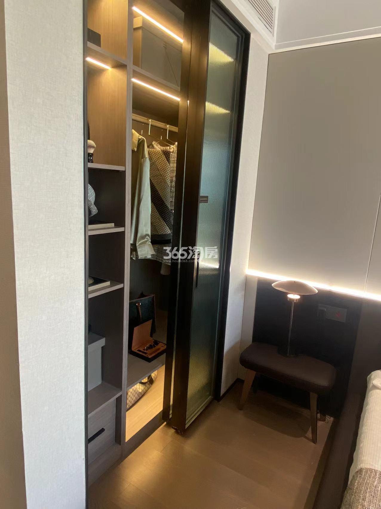 保利天汇140㎡户型样板间-次卧衣橱