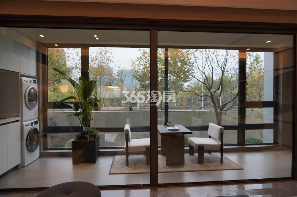 金基璟樾府建面约195㎡样板间阳台