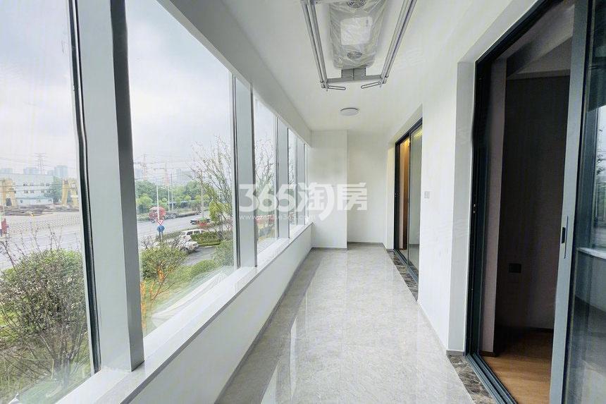 兴港和昌湖畔云栖109㎡户型样板间阳台