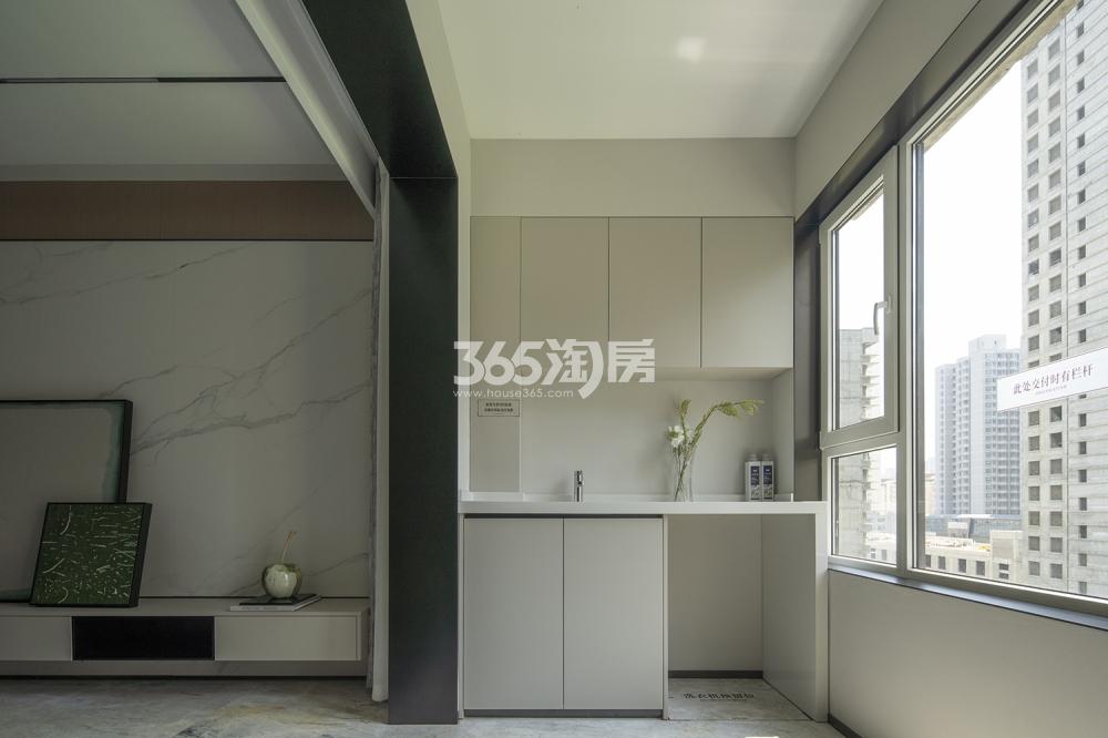 翡丽西安项目105㎡B户型样板间实景图-阳台